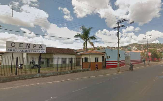 Áudios divulgados nas redes sociais foram compartilhados por moradores de Mariana, na Região Central de Minas Gerais. Guarda Municipal chegou a dois estudantes que estavam com facas. Eles afirmam que estavam sendo ameaçados Áudios divulgados nas redes sociais foram compartilhados por moradores de Mariana, na Região Central de Minas Gerais. Guarda Municipal chegou a dois estudantes que estavam com facas. Eles afirmam que estavam sendo ameaçados